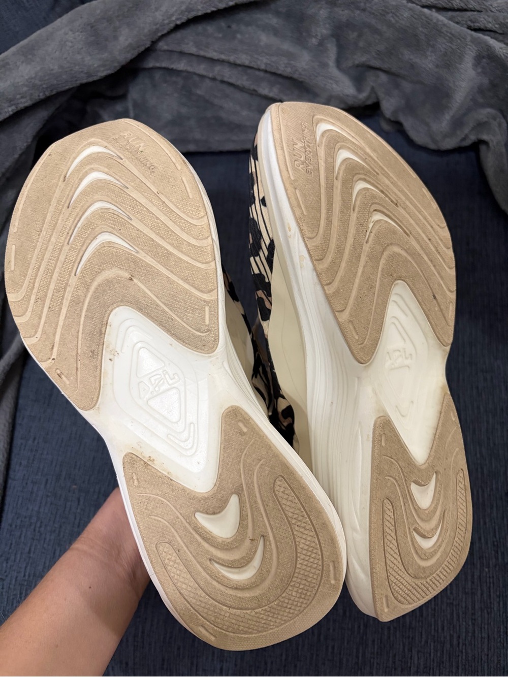 APL Women’s Sneaker Size 9 - Picture 5 of 5